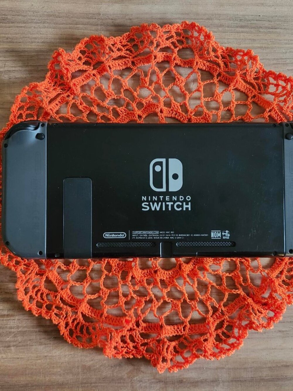 Nintendo Switch - Picture 2 of 4